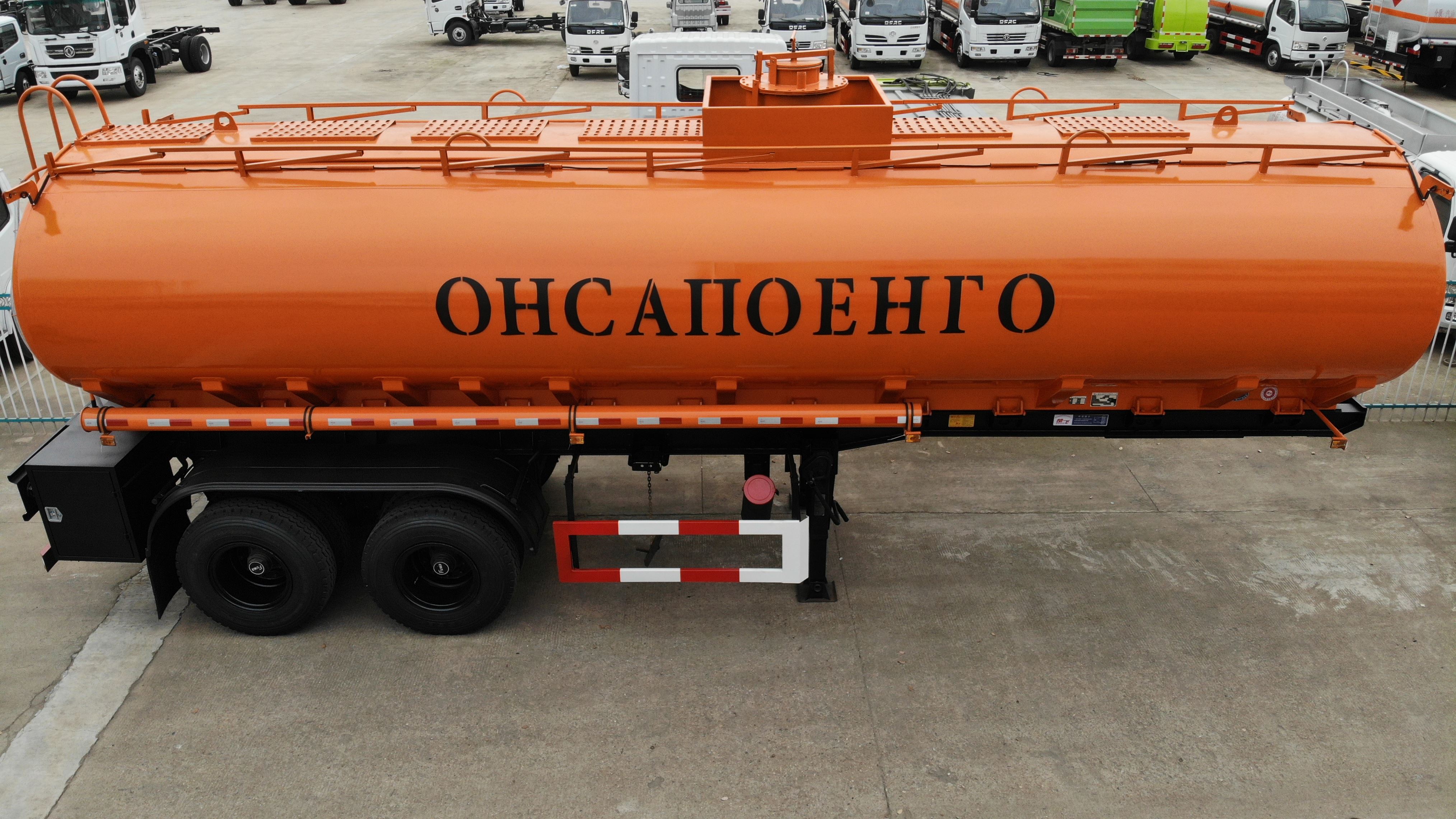 10臺外貿(mào)出口運油半掛車，10臺?；饭捃嚢l(fā)車交付客戶